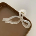 Elegante molletta per capelli a fiocco bianco crema in acrilico dal design minimal - Beige