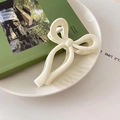 Elegante pinza per capelli color bianco crema con fiocco traforato in resina minimal - Bianco Latte