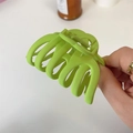 Pinza de pelo grande verde lima mate para cabello grueso con diseño de garra pulpo - Textura Mate / Verde Claro
