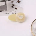Fermaglio per capelli quadrato beige crema con cuore perlato e rifinitura in resina chic - Giallo