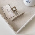 Pince à cheveux géométrique beige mat avec un design rectangulaire creux pour femmes - Style Barrette (B-2448-8)
