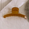 Elegant amber translucent resin shark hair claw clip with glossy finish for thin hair - Light Caramel