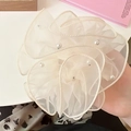 Elegante elastico per capelli a fiore in organza bianco crema con perle decorative - Elastico Capelli Grande Fiore Organza Perle (D-4196-1 Beige) / Beige