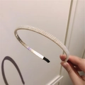 Cerchietto dorato fatto a mano con tre file di eleganti perle bianche - Stile Perle a Tre File (C-1092-3)