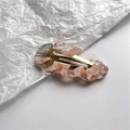 Elegante fermaglio per capelli in acrilico marmorizzato rosa con base in metallo dorato - Marmo Rosa (B-2321-2)