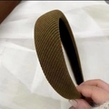 Diadema acolchada de punto marrón oscuro con tela texturizada para mujer otoño invierno - Estilo De Punto De Rayas Finas (C-1210-3) / Caqui Oscuro (C-1210-3)