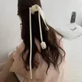 Eleganter Haarschmuck aus cremefarbener Seide mit 3D-Tulpenanhänger für Damen - Beige