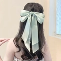 Elegante fermaglio per capelli in raso verde menta con fiocco e nappe di perle - Verde (D-5137-2)