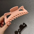 Oversized peach pink hair claw clip for thick hair featuring a glossy plastic finish - Pink (B-2581-3)
