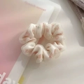 Elastico scrunchie in chiffon floreale con motivi rosa e arancio su tessuto crema - Small Beige (A-3118-6)