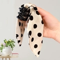 Pinza per capelli con fiocco a pois che mostra la trama del tessuto e la presa nera - Albicocca (D-5257-2)
