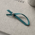Fermaglio per capelli con fiocco in denim blu e perla d'argento su sfondo grigio - Molletta Fiocco Blu Chiaro (D-5339-1) / Fermaglio per Capelli Blu Chiaro