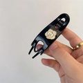 Elegante pinza per capelli nera con camelia bianca, decoro di perle e bordi dorati - Stile Camelia Bianca (D-4069-1)