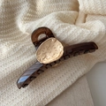 Elegant large amber resin shark clip with hammered gold metal accent for thick hair - Coffee (D-5348-3)