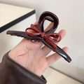 Eleganter großer brauner Haarklammer mit roter Schleife für stilvolles Haarstyling - Dunkelrote Schleife Stil (D-5434-1) / Groß