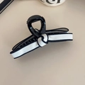 Pince à cheveux élégante en résine noire avec nœud en cuir contrasté pour un maintien sûr - Blanc