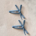 Set di due fermagli per capelli a fiocco in denim azzurro con bordi sfilacciati - Standard / Azzurro