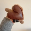Molla per capelli a cuore in peluche marrone con bordo in ecopelliccia ed etichetta tessuta - Caffè (D-5661-1)