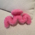 Pink plush hair claw clip in faux fur with elegant wavy design for women hairstyles - Rose Pink Wave Shape (D-5650-5)