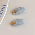 Lot de deux barrettes en tweed bleu clair avec d'élégants détails en métal doré - Tweed Bleu Clair avec Étiquette en Métal (D-5125-2)