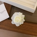 Elegante fermaglio per capelli a camelia bianca con foglie verdi in stile francese - Beige