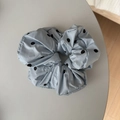 Scrunchie in seta azzurro con grandi pois neri in stile francese per capelli chic - Blu Chiaro (D-5747-3)
