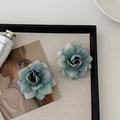 Barrettes à fleurs en tissu dégradé bleu-vert avec structure de pétales superposés - Bleu