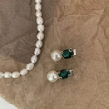 Elegant cream pearl necklace with dark green gemstone hair clips on brown paper - Pearl and Gemstone Decorative Hair Clip