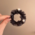 Coletero elegante de organza negra con perlas de imitación grandes y encaje plisado - Negro (D-5796-1)