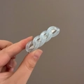 Fermaglio per capelli a catena in acrilico azzurro con base a becco d'anatra in metallo - Blu Chiaro (D-5818-1)