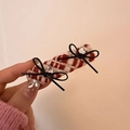 Fermaglio per capelli in tweed scozzese bianco e rosso con fiocchi neri e cuori - Stile Plaid Rosso (D-4864-1)