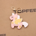 Portachiavi unicorno in pelle fatto a mano rosa con gancio dorato e ali gialle - Unicorno Pegaso Rosa