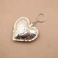 Portachiavi a cuore in pelle tridimensionale con trama a serpente dorata e anello argento - Oro