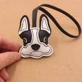 Franse Bulldog tassenhanger van dik leer met zwart-wit contraststiksel design - Zwart