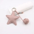 Portachiavi a stella in pelle rosa con sfera intrecciata a mano per borse e zaini - Rosa