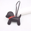 Ciondolo per borsa a forma di cucciolo in pelle marrone scuro con collare rosso - Marrone Scuro - Colletto Rosso