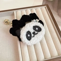 Detalle de coletero de panda de peluche con perla, cristal de corazón y banda de terciopelo - Coletero de Panda con Perla y Strass (D-4499-3)