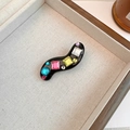 Dettaglio del fermaglio per capelli nero ondulato con strass colorati assortiti - Strass Colorati Onda Nera