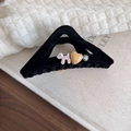 Pinza de pelo triangular de terciopelo con perro de lunares rosas y decoración - Perro Rosa