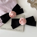 Coppia di fermacapelli con fiocchi neri e rose in raso rosa in stile dolce vintage - Paio Fermagli Fiocco Nero Rosa