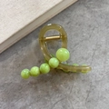Pinza para el cabello minimalista en acrílico verde oliva con cuentas y resorte dorado - Verde