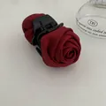 Elegante pinza para el cabello de rosa de satén rojo vino con estilo minimalista francés - Pinza para el Cabello con Flor de Rosa Grande (D-4479-2)