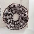 Chouchou à carreaux avec broderie nœud noir pour accessoire cheveux style collège - Chouchou Café