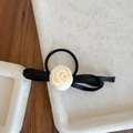 Elastico per capelli con fiocco in raso e rosa crema su nastro nero elegante - Stile Rosa Bianco Sporco Fiocco Nero (D-5938-1)