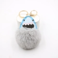 Porte-clés requin en peluche avec boule grise en fausse fourrure et fermoir doré - Gris clair
