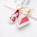 Mini-Sneaker Schlüsselanhänger aus Canvas in Rot mit Perle und Herzaufdruck - Roter Stil (Schlüsselanhänger)