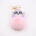 Luiaard sleutelhanger met roze faux fur pompon, paars leer en een gouden metalen ring - Trendy Dames Sleutelhanger (1564) / Lichtroze