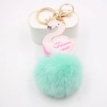 Porte-clés cygne rose en cuir avec pompon vert menthe et couronne dorée sur socle - Vert menthe
