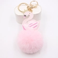 Porte-clés cygne en peluche rose avec couronne dorée et détails en cuir pour sac - Rose