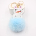 Glückskatze Maneki Neko Schlüsselanhänger mit hellblauem Pelzball und goldenem Karabiner - Hellblau